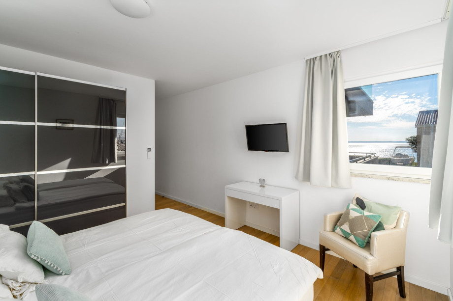 Bedroom No4 with double bed 180x200, en-suite bathroom, TV, AC, sea view