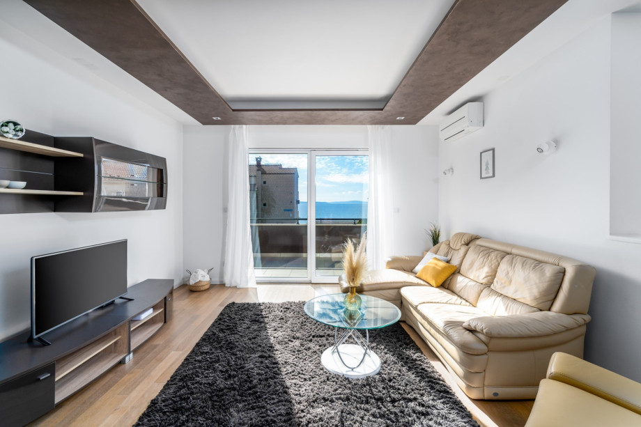 Living and dining room both with exit to the big balcony with sea view