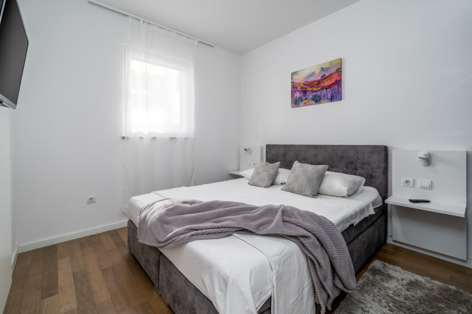 Bedroom No 3 with bed 160cmx200cm, TV, AC and garden views