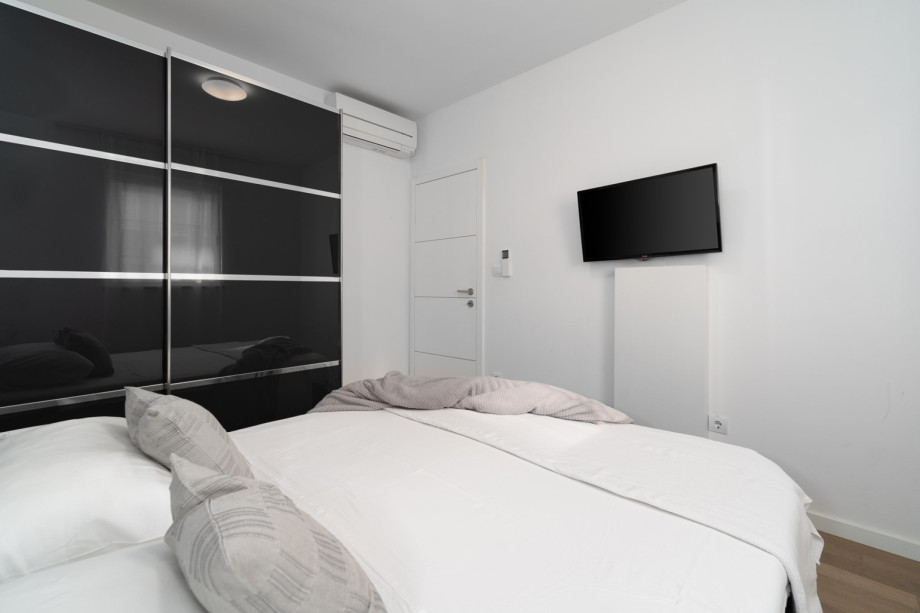 Bedroom No 3 with bed 160cmx200cm, TV, AC and garden views