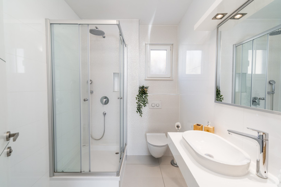 One of the 6 family bathrooms with a shower, Bedroom No.3