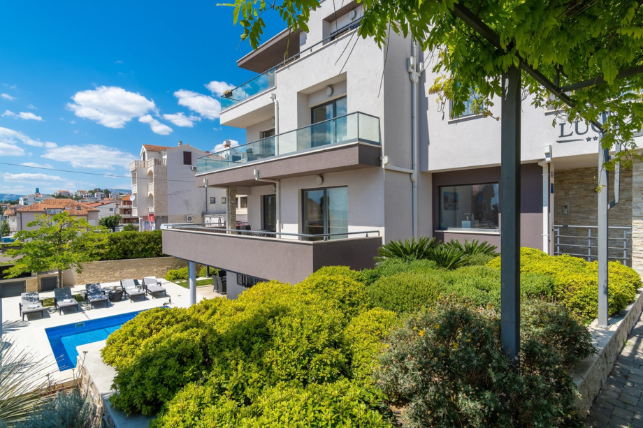 Villa Lucas with heated pool, whirlpool, sauna, 7 bedrooms, 7 bathrooms