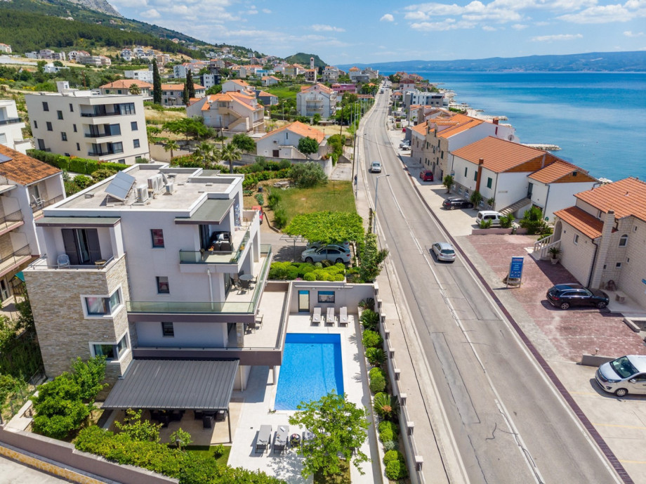 Villa Lucas with heated pool, whirlpool, sauna, 7 bedrooms, 7 bathrooms