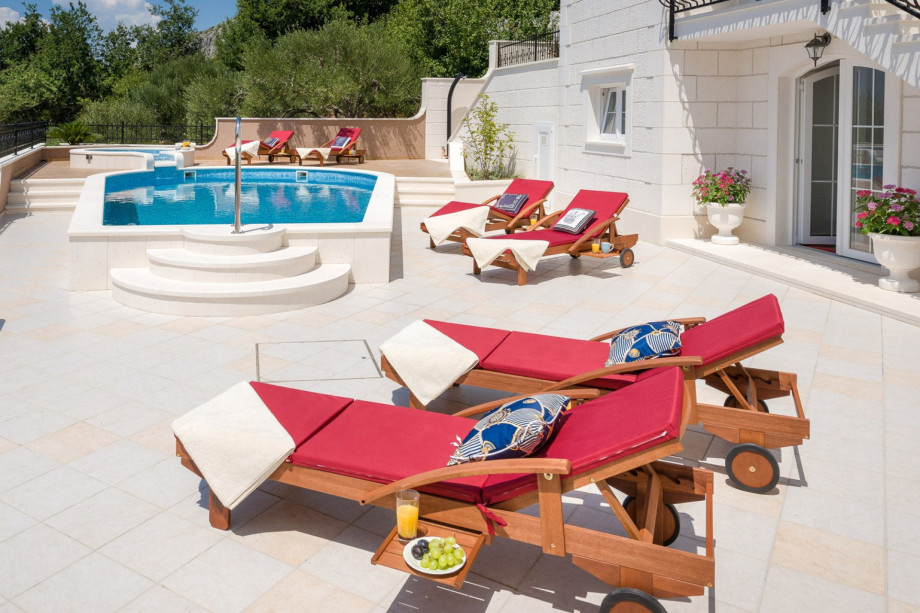 Pool level with the entrance to fitness room, sauna and 2 bedrooms with en-suite