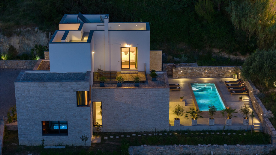New! Villa Praska with private 28,5 sqm pool, 3 en-suite bedrooms, Sauna, 1km to Beach