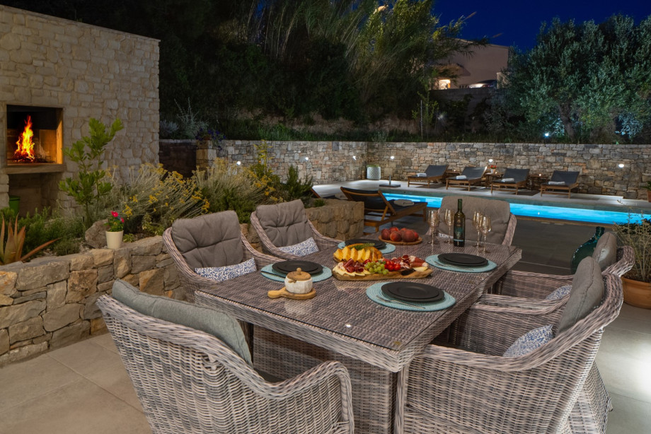 Modern and traditional at same time, a gorgeous stone home exterior