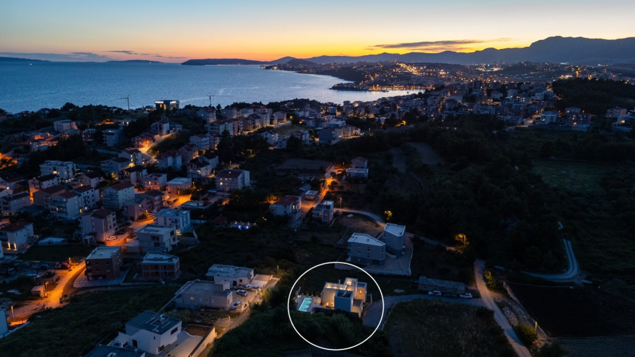 Between the famous town Split (9 km to center) and small-town Omiš and Cetina river (16 km) where besides nature’s abundance, comfortable accommodation