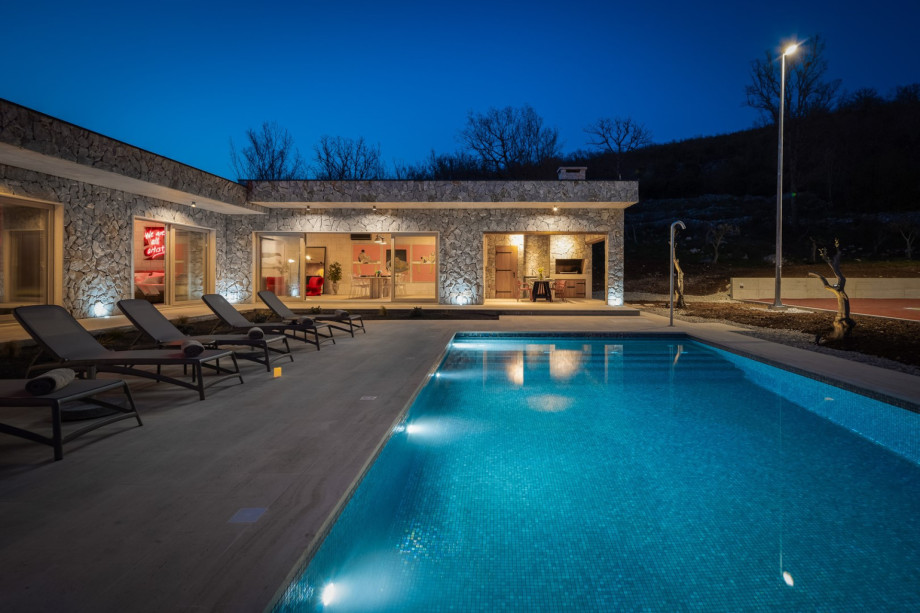 An outdoor shower and a separate toilet enhance your convenience, allowing for seamless outdoor living