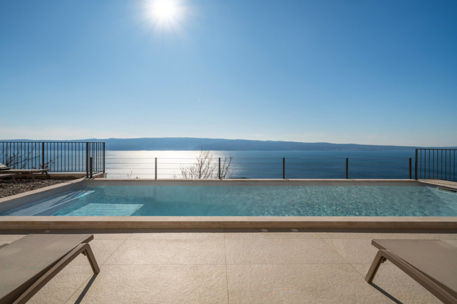 Spectacular panoramic views from a villa perched 4km up from the coastal road.