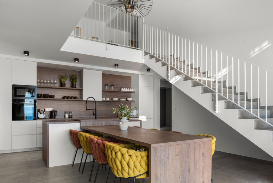 The modern 60sqm living area features a designer kitchen and a stylish dining space for up to eight guests.