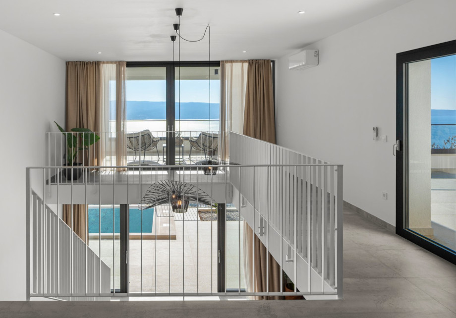 Modern stairs connect the ground floor to the 20sqm reading corner and upper bedrooms.