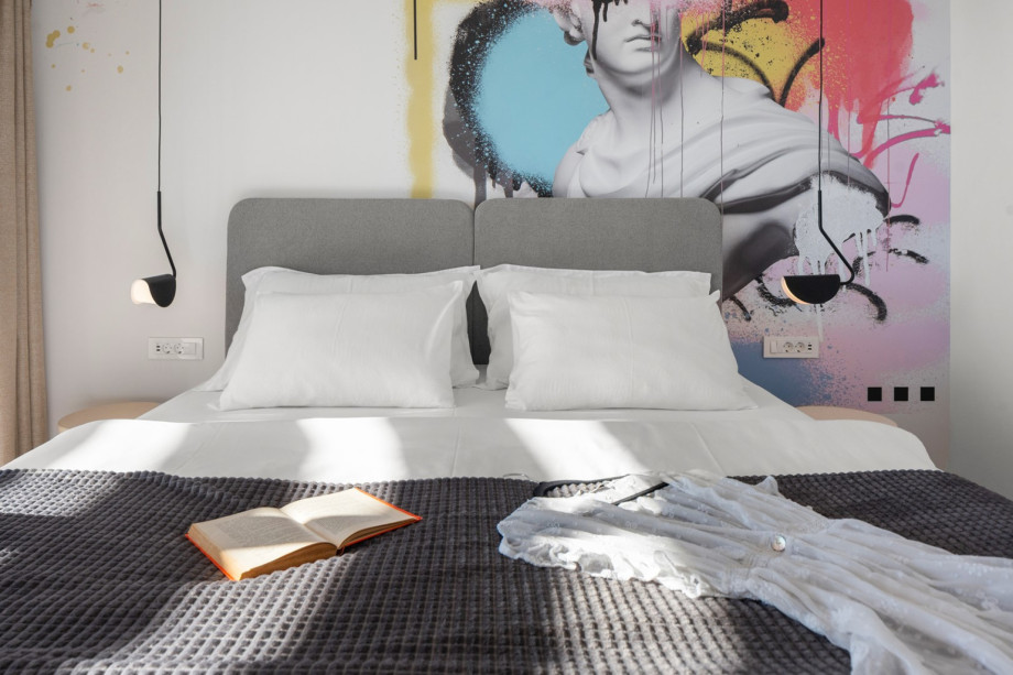 Stylishly equipped bedroom providing a comfortable stay.