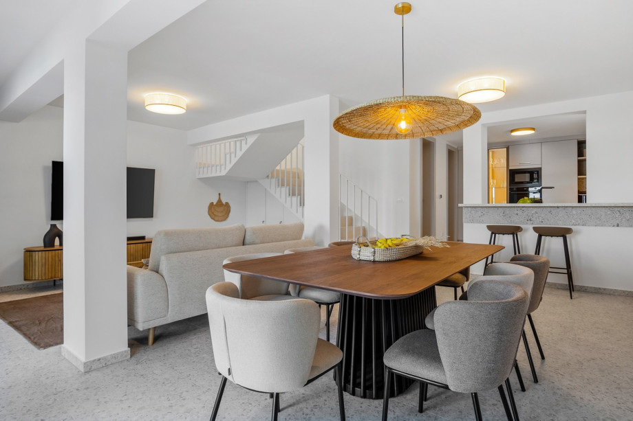 kitchen island with 2 chairs