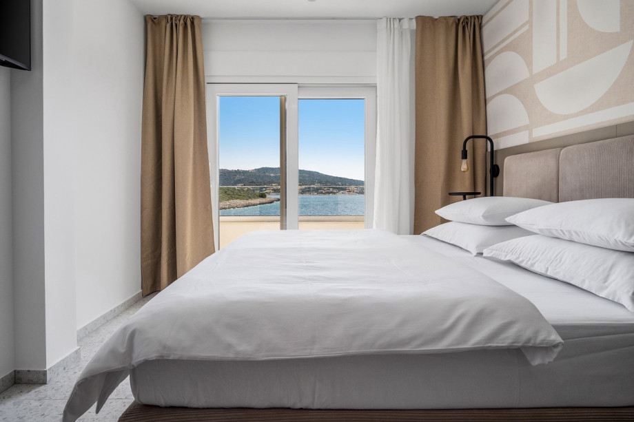 Bedroom NO2 (13,2sqm) with a king size bed 180cm x 200cm