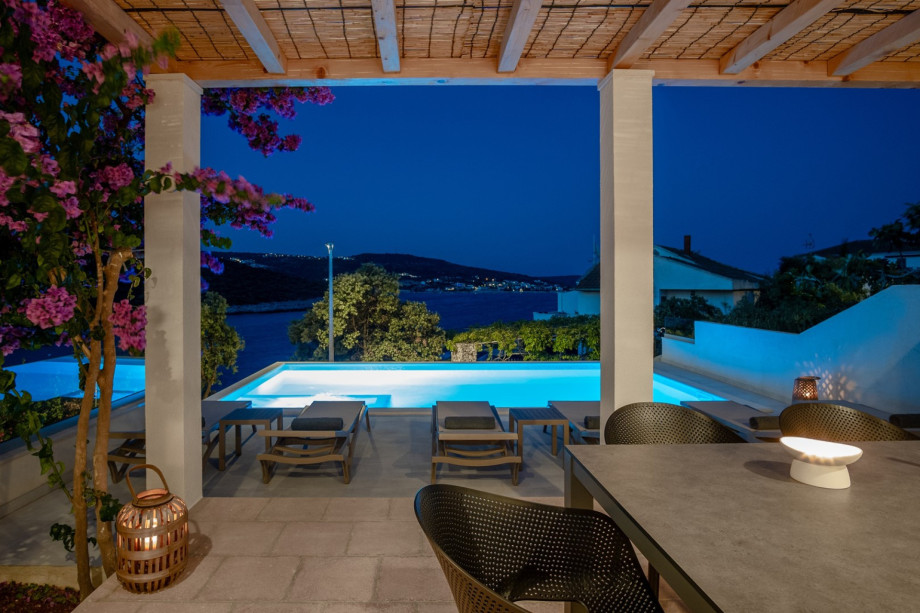 Nearest restaurants are 500m away