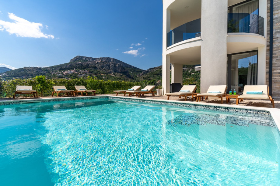 Spacious pool area with 8 pool chair, solar shower, outdoor dining area and amazing view