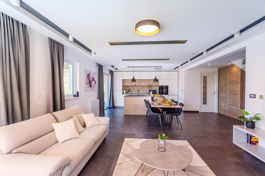 villa offers a spacious living and dining area with exit to pool