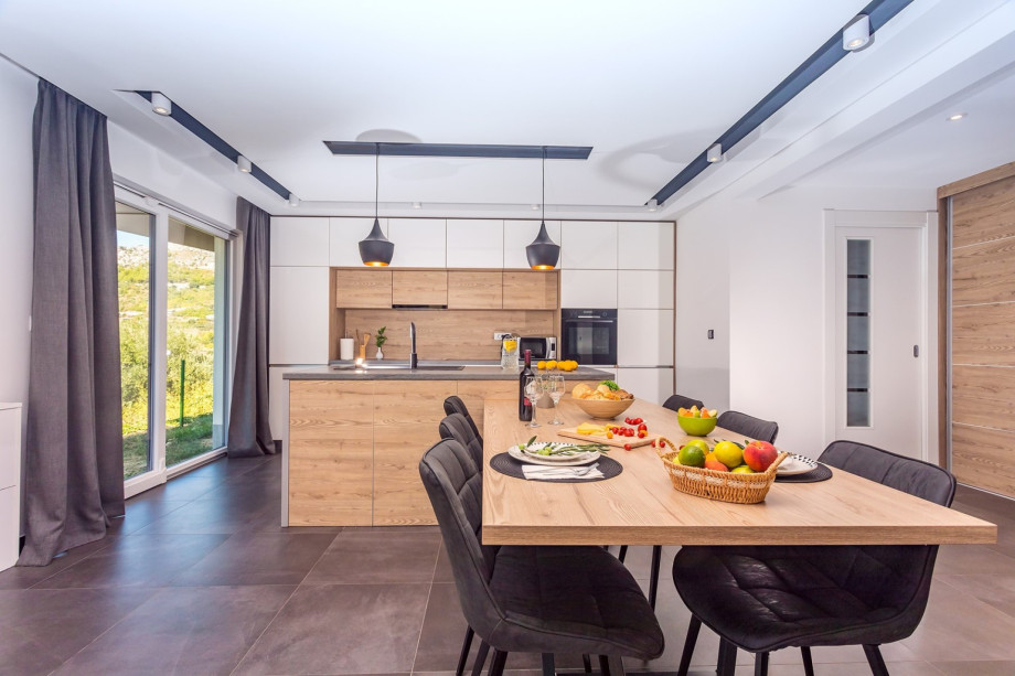 Dining area with exit to pool and fully equipped kitchen