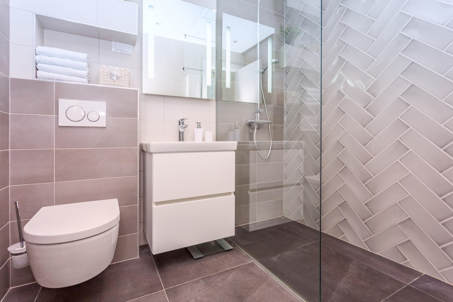 Bathroom on the first floor with shower