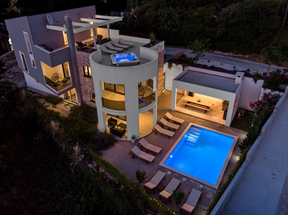 VILLA CVITA is a newly built, modern 5-bedroom villa with gym,heated 24sqm pool