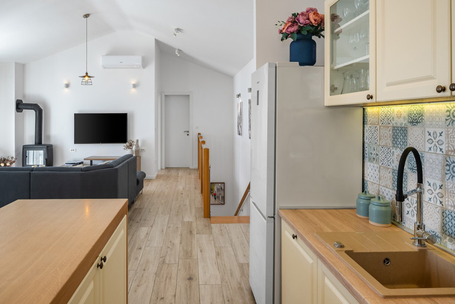 Fully equipped kitchen with exit to a small terrace with sea views