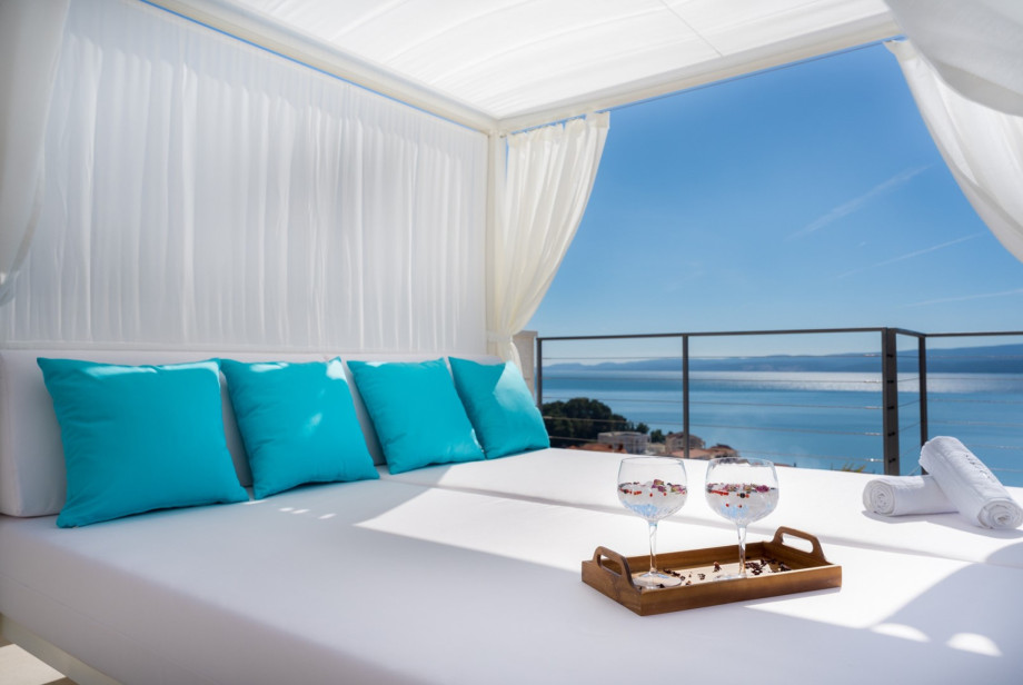 An outdoor Baldachin, for more relaxing and fun.