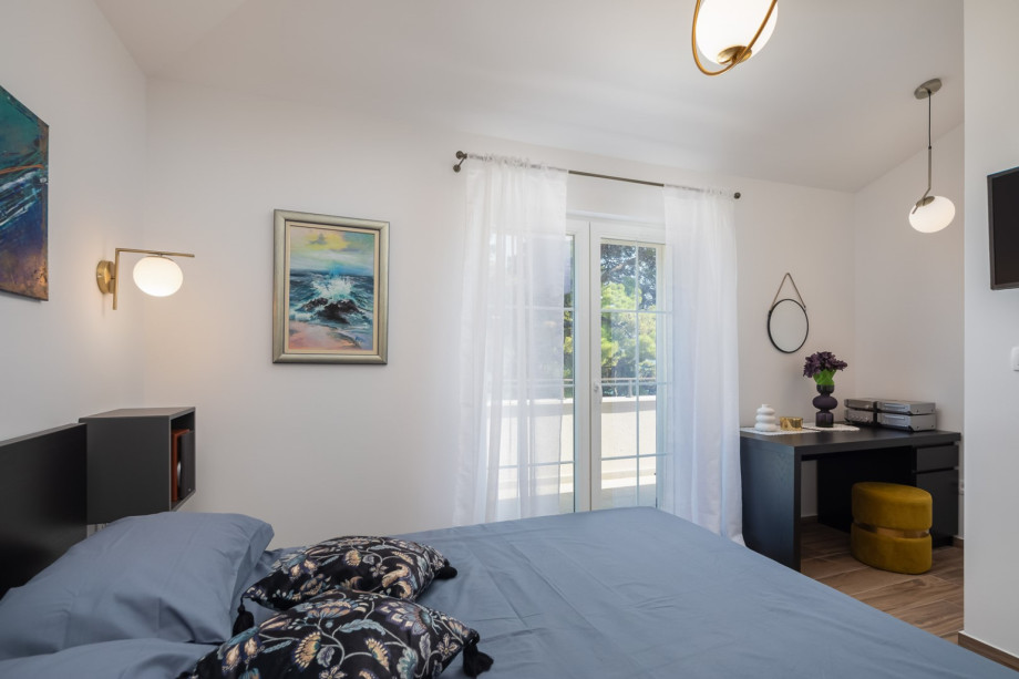 An en-suite bathroom with a shower, air conditioning, a TV