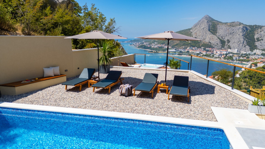 Heated, private pool that measures 8,2 x 4 meters and has hydrotherapy jets and a waterfall