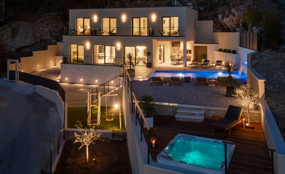 Carefully placed lighting completes the perfect experience of Dalmatian summer evenings