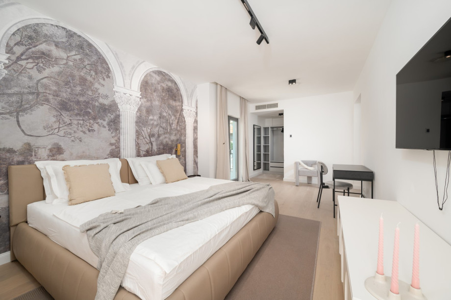 Bedroom NO3 (15,2sqm) with super king size bed 200x200 (can be separated into two singles), A/C, a TV, en-suite bathroom with a shower,  a balcony, and sea-views