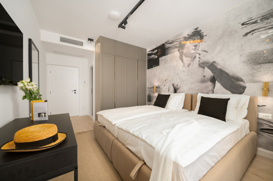 Bedroom NO4 (25,6sqm) with super king size bed 200x200, A/C, a TV, en-suite bathroom with a shower, two balconies and sea-views