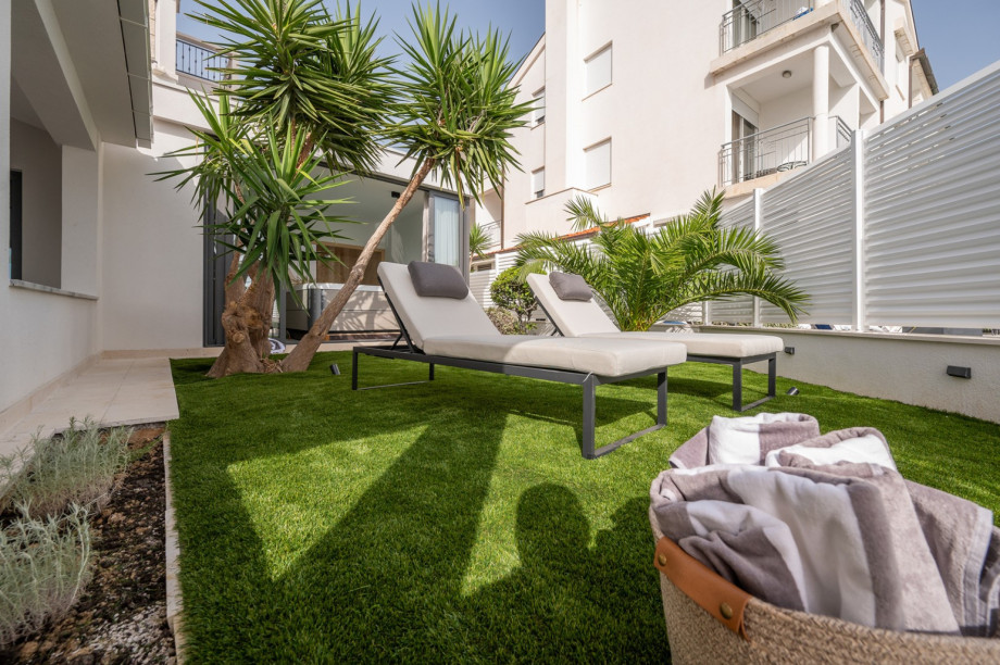 Note: Pets are considered upon a specific request and if accepted, a cleaning fee of 150 euros could be added