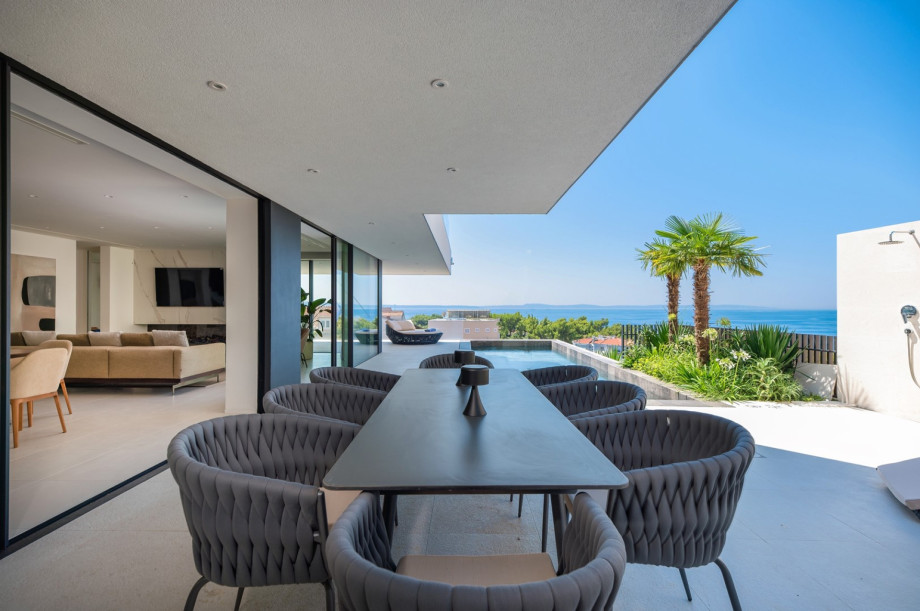 There is also a corner with a traditional grill for your grilling skills