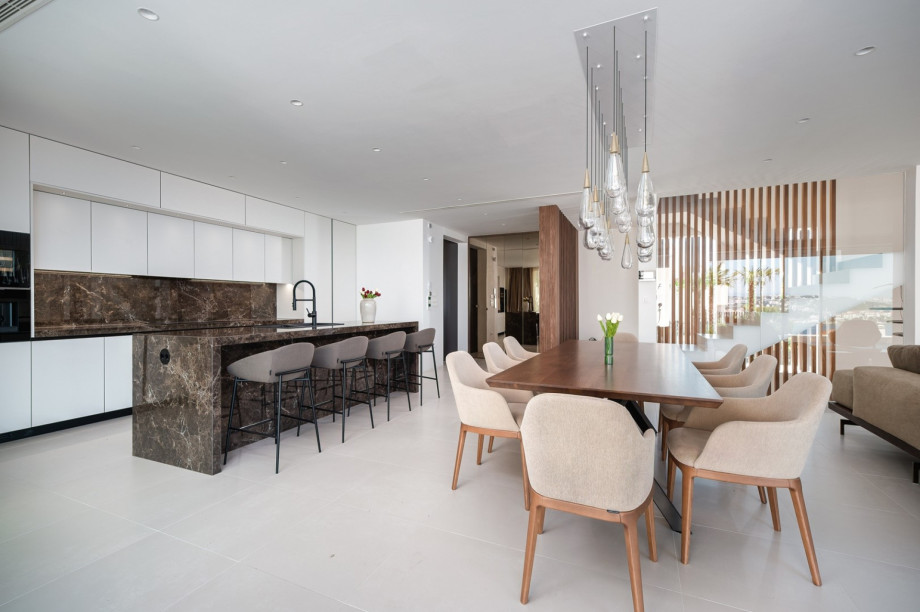 There is also a very comfortable and elegant couch, flat screen TV, free WiFi, electric fireplace, fully equipped kitchen