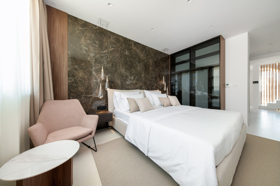 Bedroom No3 also offers TV, A/C, a kettle, sea and pool views