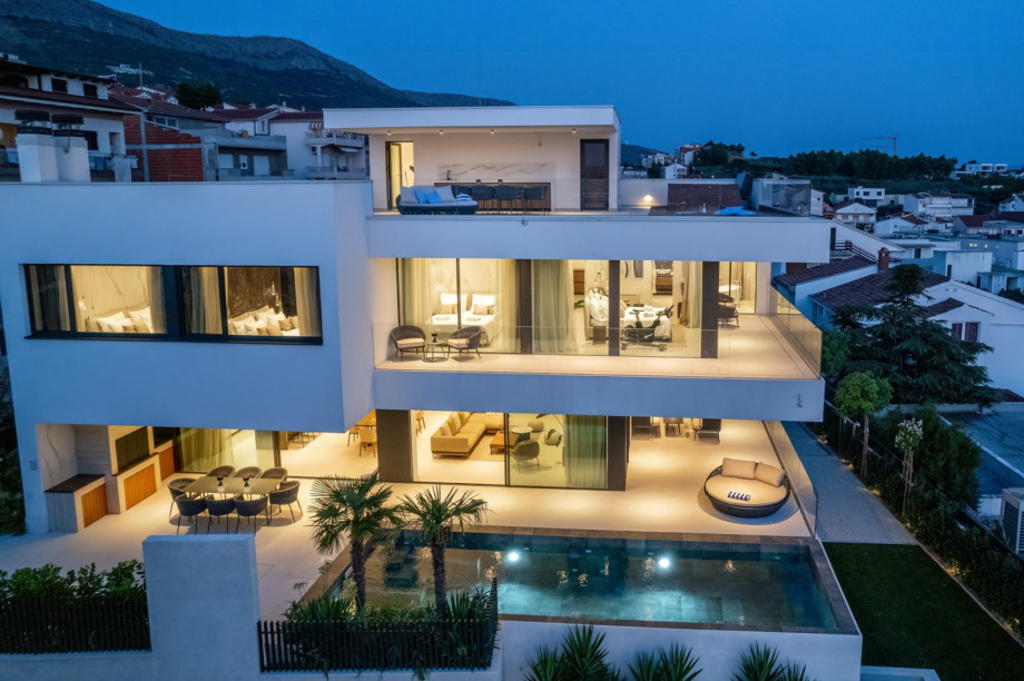 Carefully placed lighting completes the perfect experience of Dalmatian summer evenings