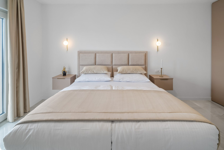 Bedroom No. 4  Is fully air-conditioned, an en-suite bathroom with a luxurious bathtub