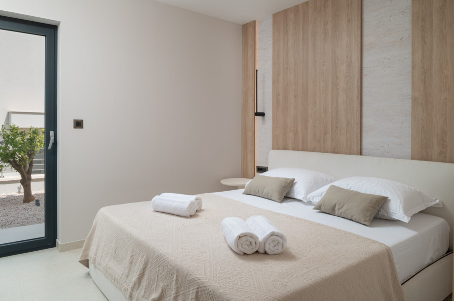 Bedroom 1 (13 sqm) with a double bed and en-suite bathroom