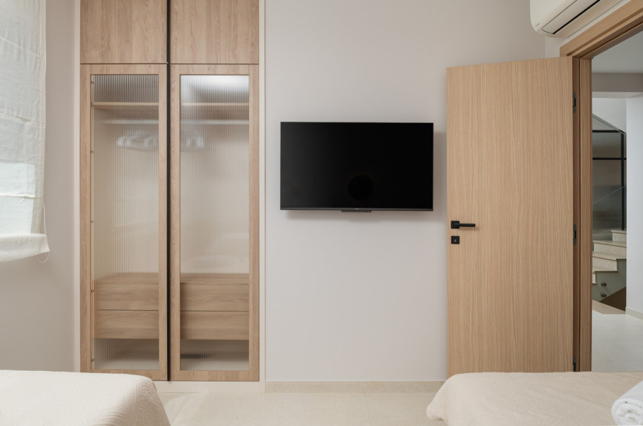 A Bedroom NO2 with two single beds 90cmx 200cm