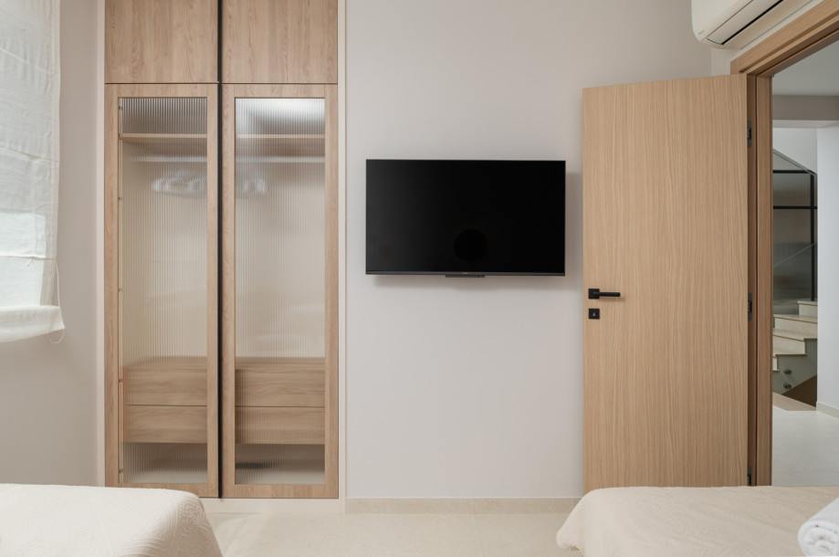 A Bedroom NO2 with two single beds 90cmx 200cm