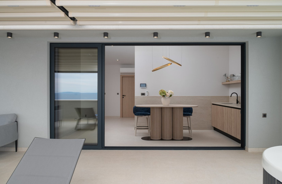 Fully equipped kitchenette