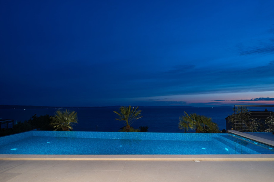 Villa Masha is the ideal getaway for those seeking a relaxing vacation while enjoying the stunning offerings of the Podstrana Riviera.