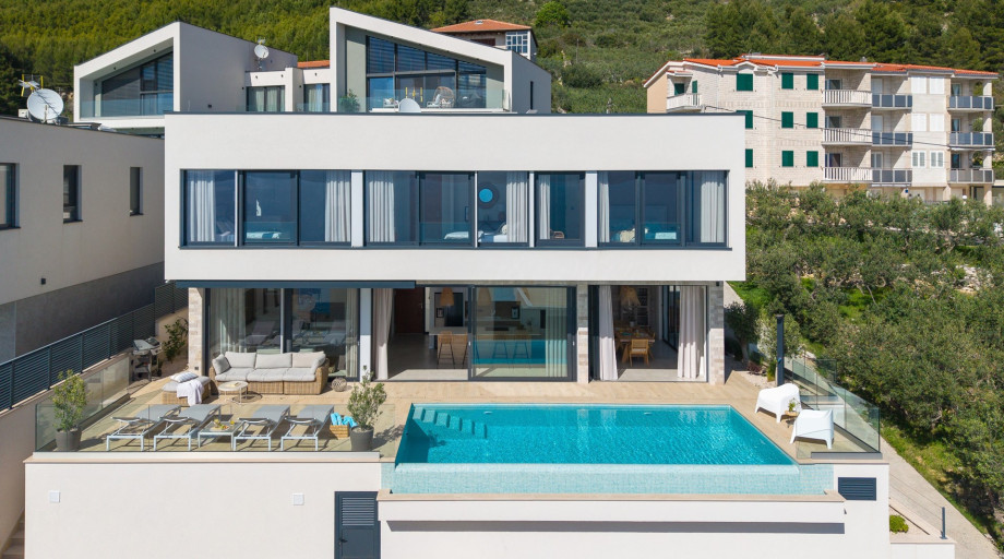 Equipped with a free WiFI, and a fully air-conditioned ventilation system throughout the villa, your comfort is guaranteed year-round.