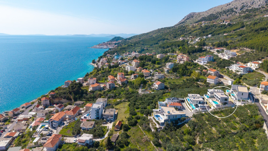 The neighborhood boasts a friendly, rural ambiance, complemented by surrounding villas and lovely walking and hiking trails that wind up and down the hills.