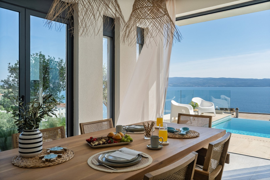A perfect place for socializing with a view of the sea.
