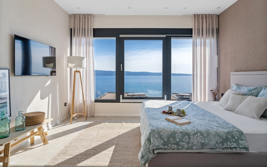 Bedroom NO1  with a king-size bed 180cm ×200cm, A/C, TV