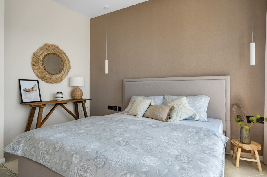 Bedroom NO2 with a king-size bed 180cm ×200cm, A/C, TV and WiFi