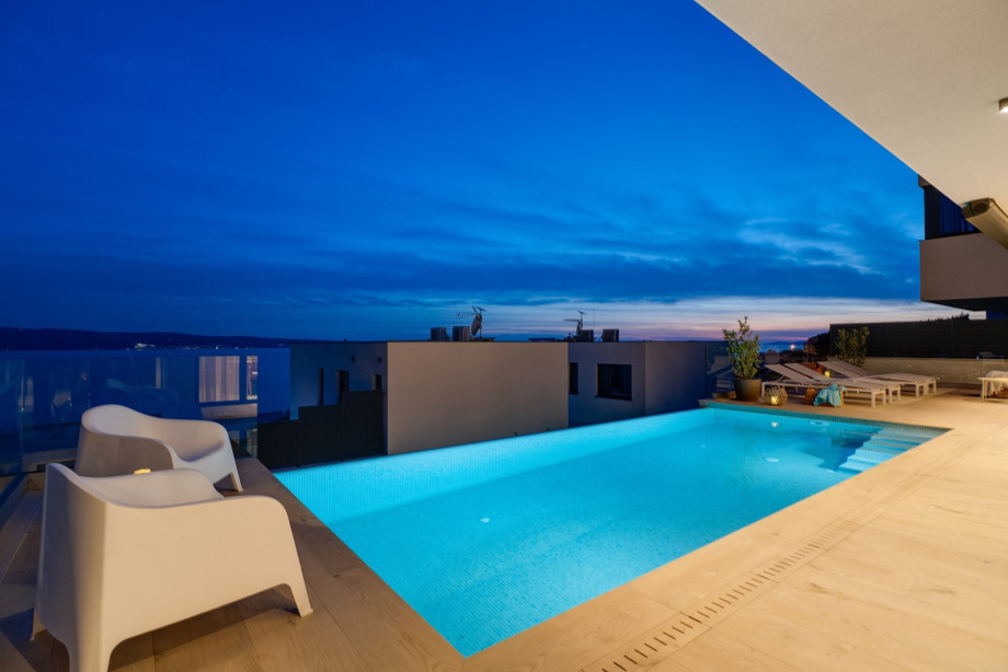 Relax and enjoy a glass of wine on hot summer evenings