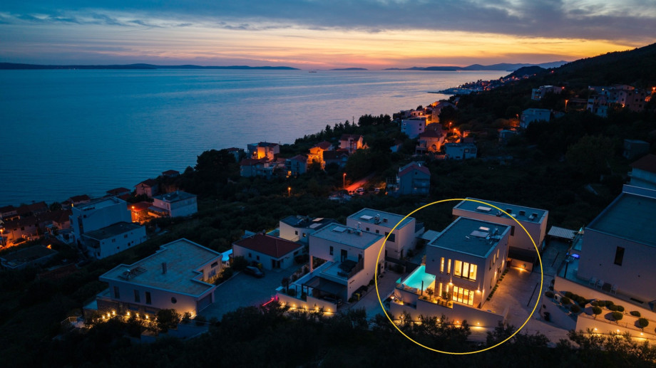 For your peace of mind, a video surveillance system at the entrance adds an extra layer of security, allowing you to unwind and enjoy your vacation without worries.