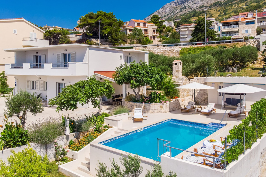 Modern Villa Dasianda with 5 bedrooms, 5 bathrooms, 12 persons max